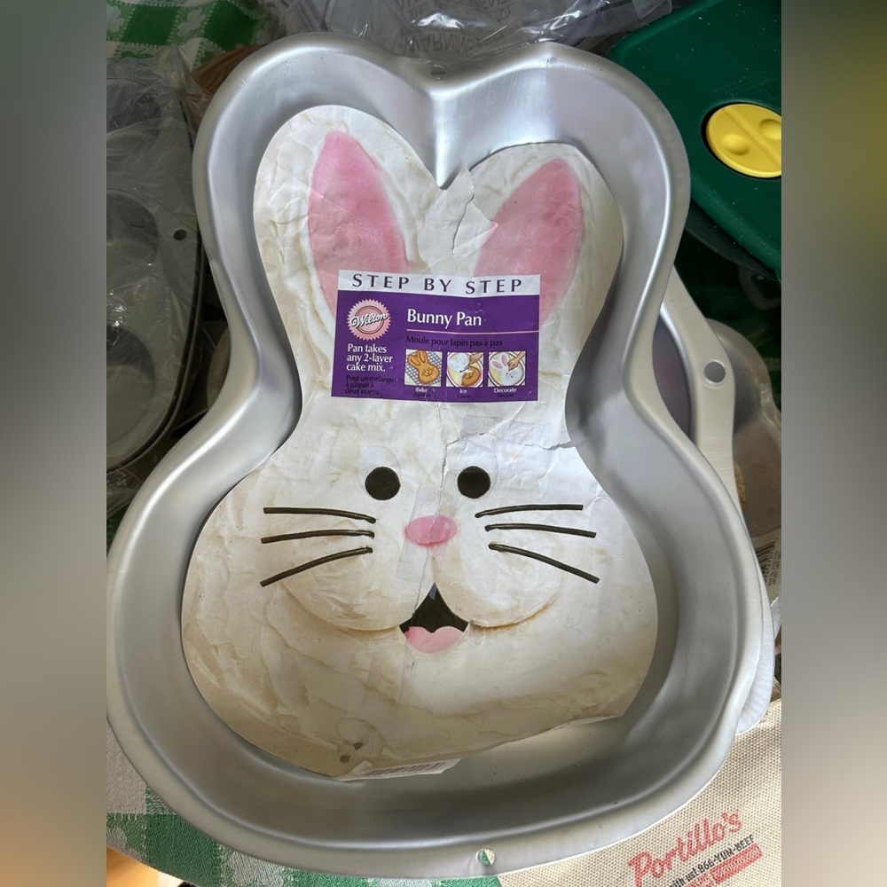 Vintage Wilton Bunny Cake Pan 2105-2074 Bunny Pan with decorating insert